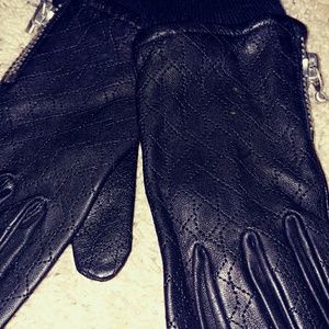 Black gloves